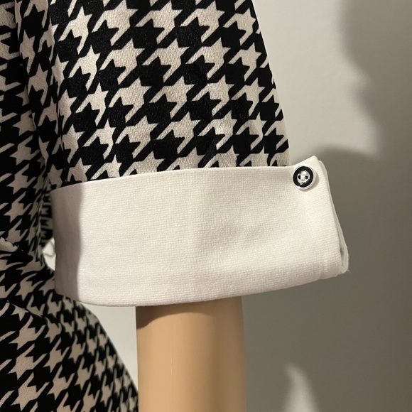 Never worn. - Picture 3 of 7